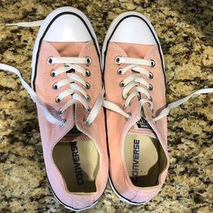 Pink low top converse